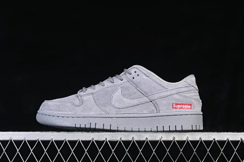 All categories Nk SB Dunk Series Nk SB Dunk Low High-end customized low-top sneakers Nike SB Dunk Low Superme joint Gray Pig Eight High-end customized low-top casual sneakers DD1988-003